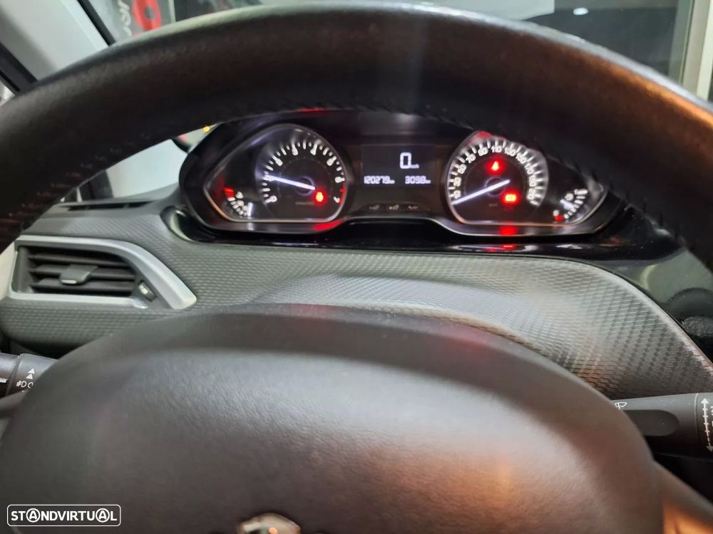 Peugeot 2008 82 VTI Allure - 16