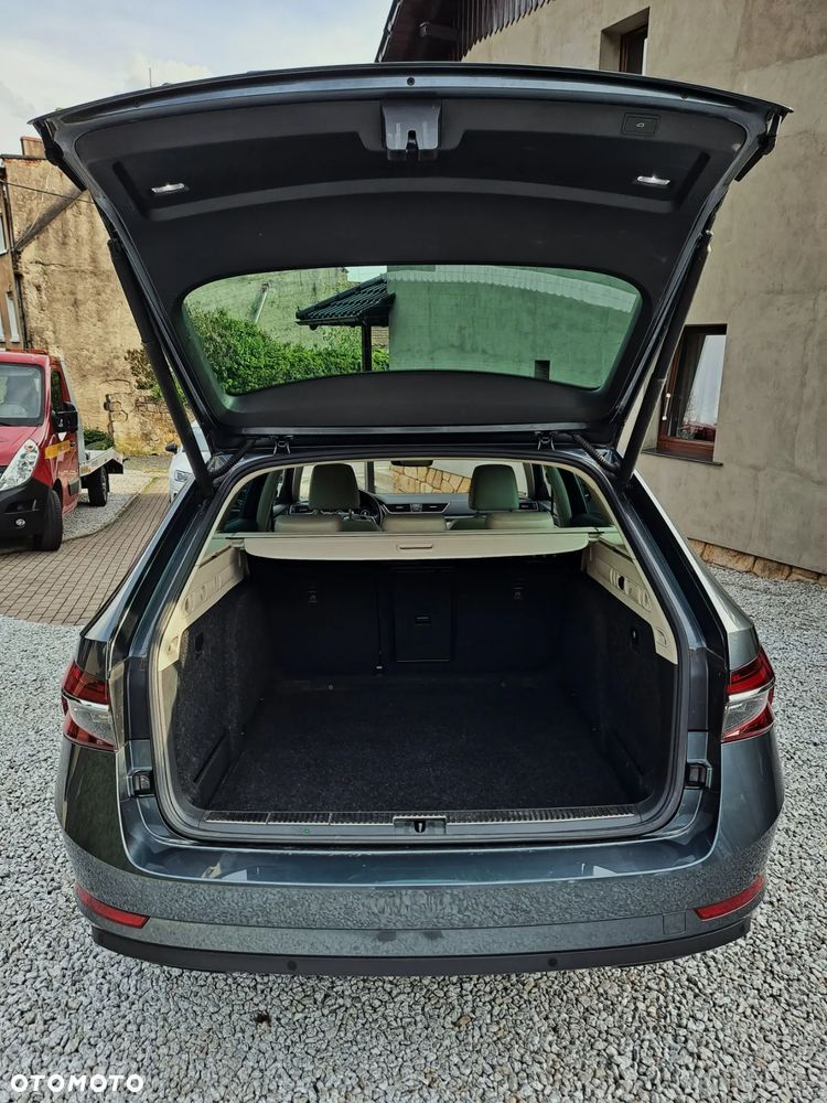 Skoda Superb Combi 2.0 TDI DSG Premium Edition - 14