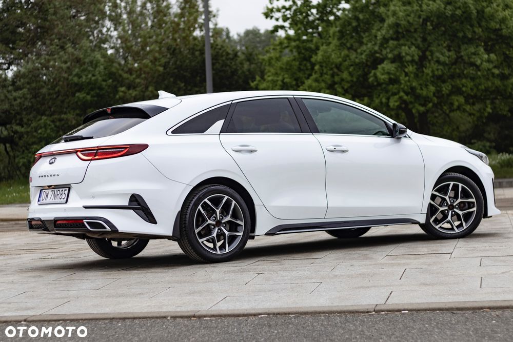 Kia ProCeed - 15