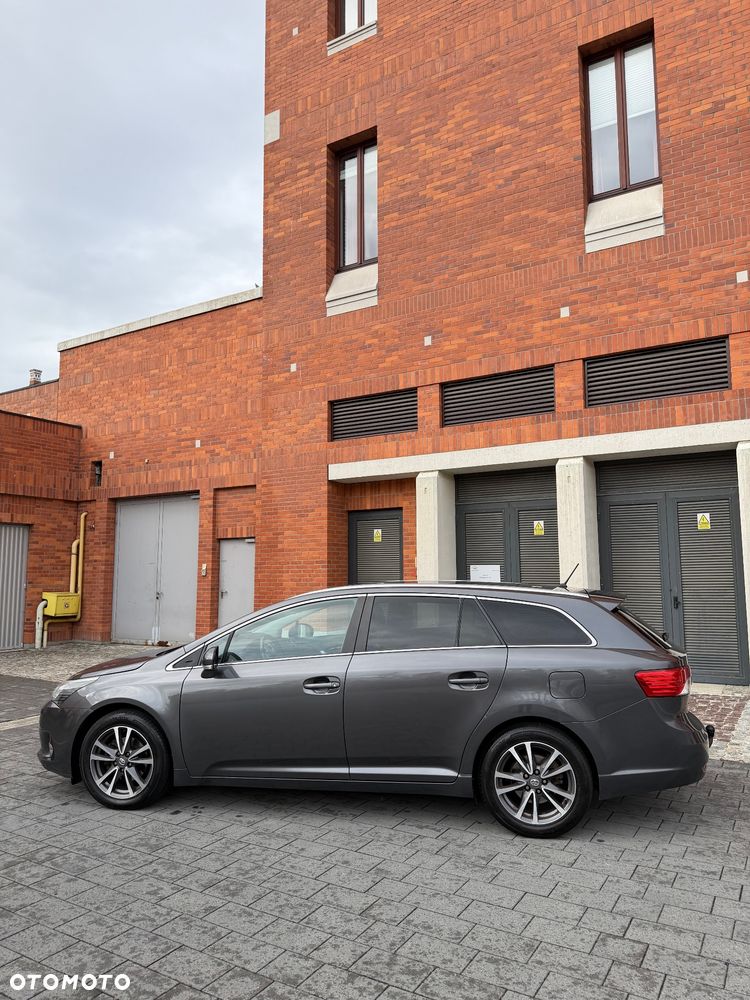 Toyota Avensis 1.8 Sol plus NAVI - 21