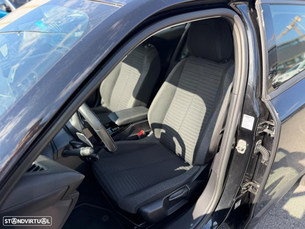 Peugeot 2008 1.2 PureTech Allure - 11