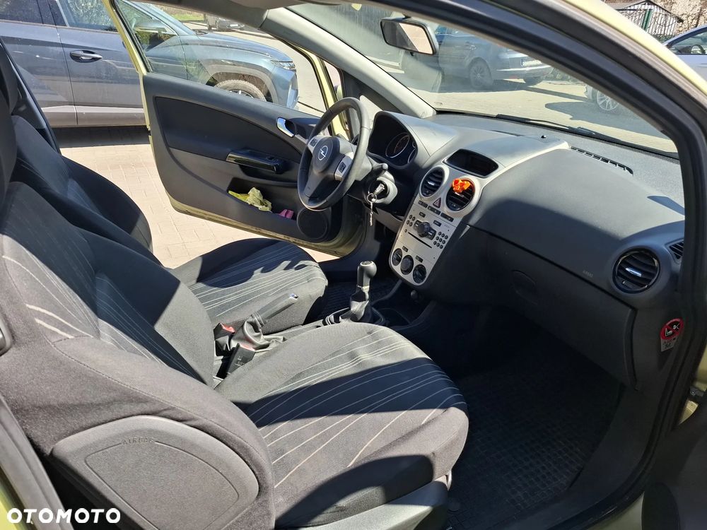 Opel Corsa 1.2 16V Cosmo - 7