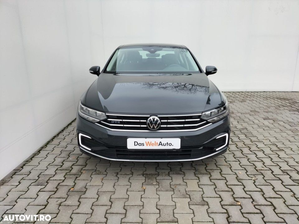 Volkswagen Passat - 4