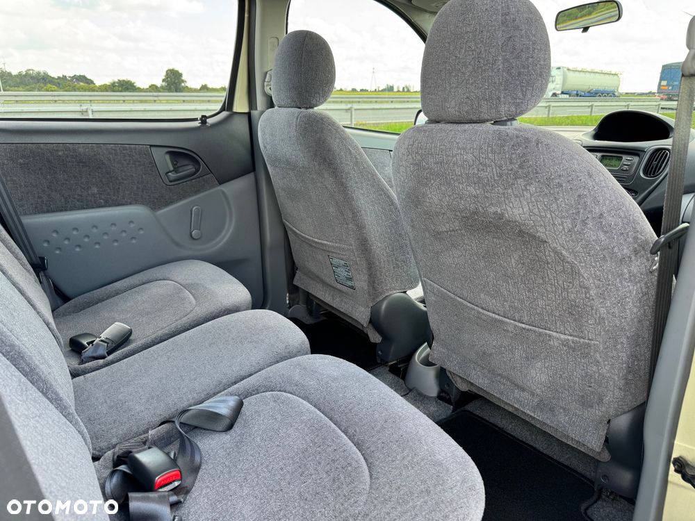 Toyota Yaris Verso 1.3 Sol - 27
