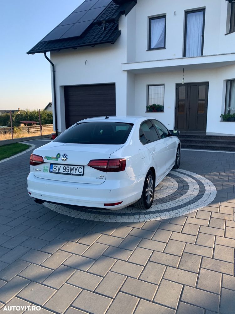 Volkswagen Jetta 2.0 TDI Comfortline - 3