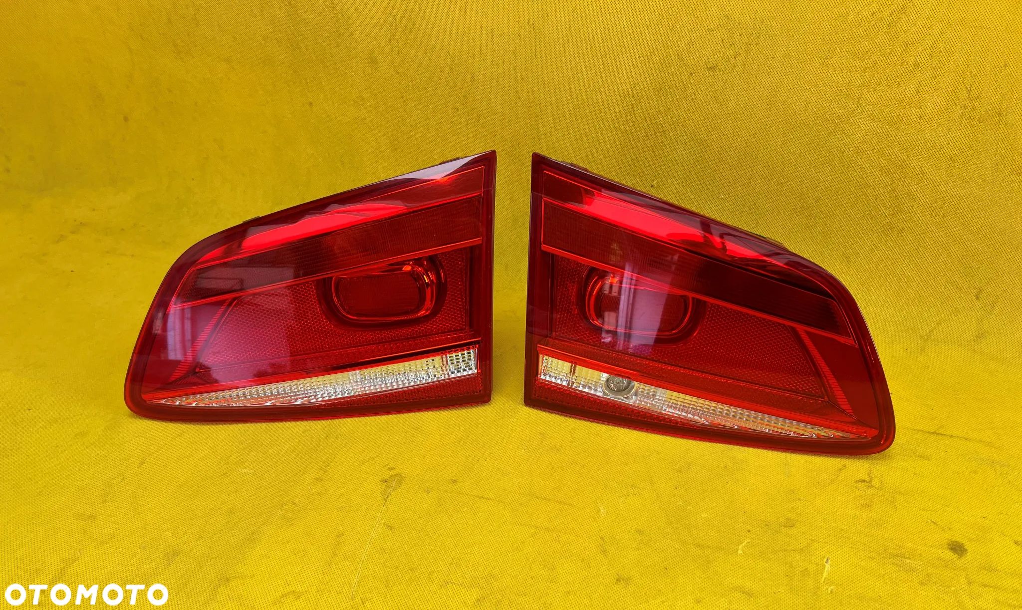LAMPA PRAWA LEWA W KLAPĘ 3AF945094C 3AF945093L VW PASSAT B7 KOMBI ORYGINAŁ - 1
