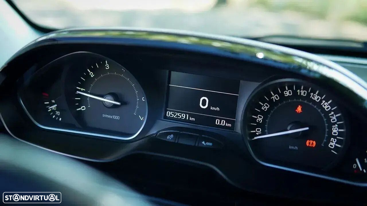Peugeot 208 1.2 PureTech GT Line - 38