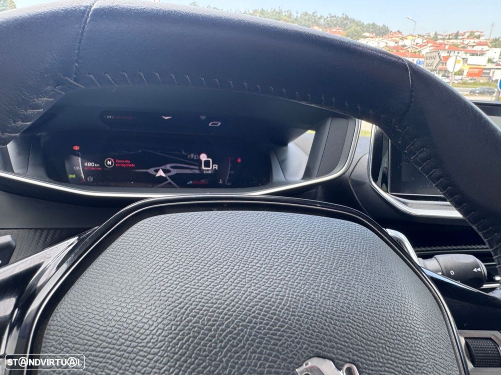 Peugeot 2008 1.2 PureTech Allure EAT8 - 11