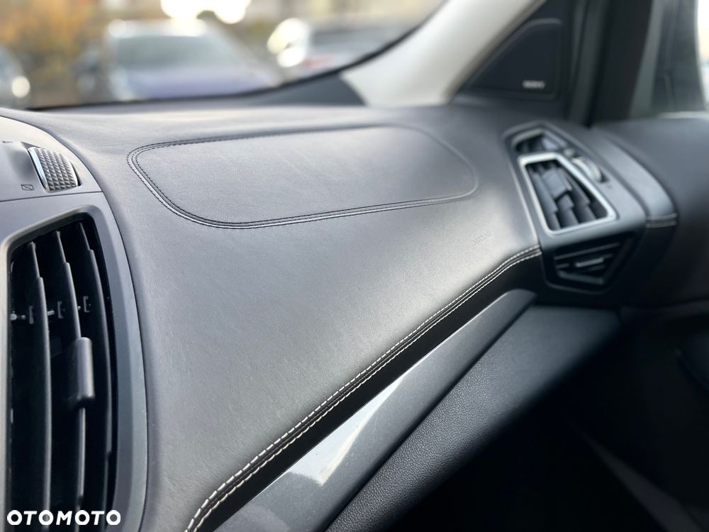 Ford Kuga 2.0 TDCi 4x4 Vignale - 25