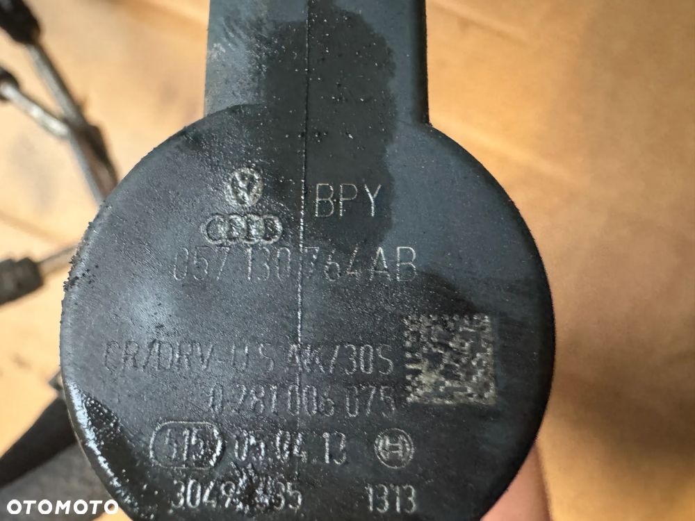 LISTWA WTRYSKOWA AUDI VW SKODA 2.0 TDI CRB 057130764AB 04L089B - 5