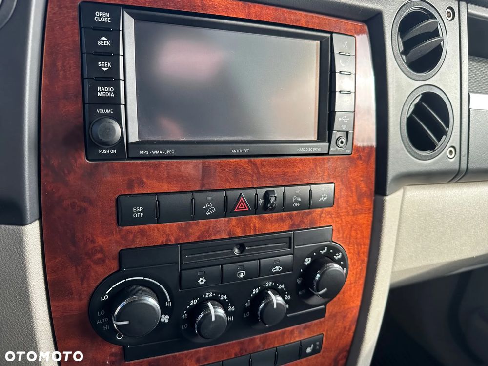 Jeep Commander 3.0 CRD Overland - 18