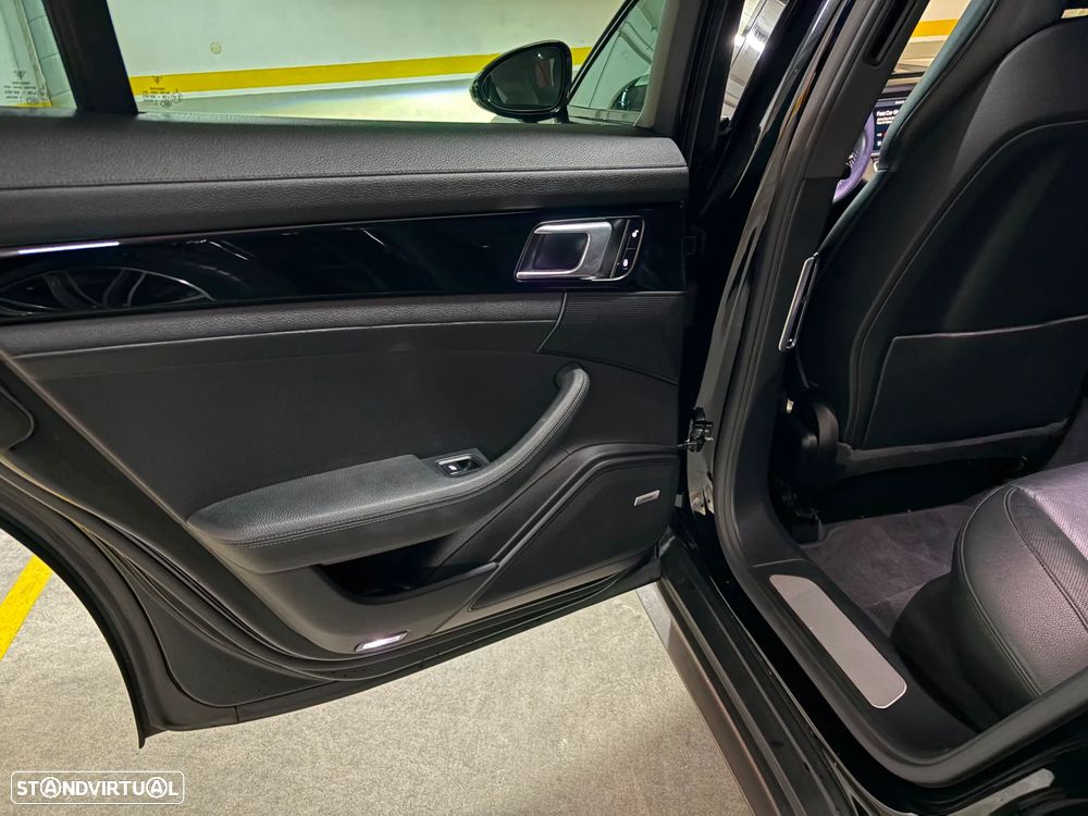 Porsche Panamera Sport Turismo 4 E-Hybrid - 12
