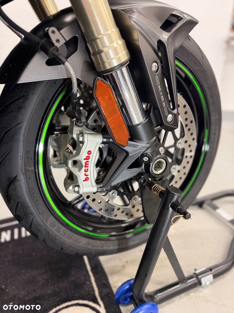 Kawasaki H2 - 10
