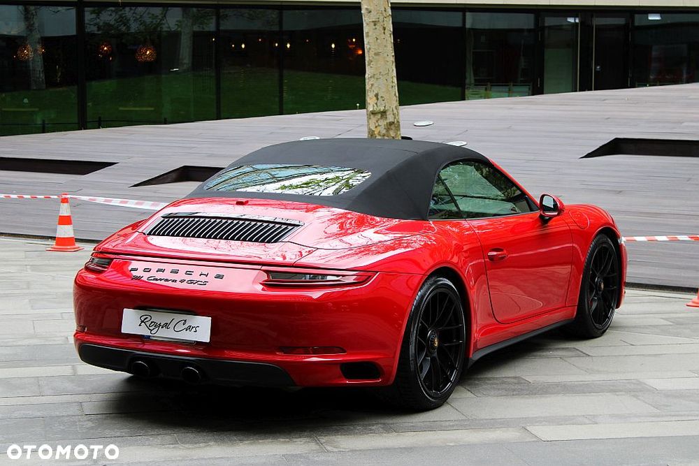 Porsche 911 Carrera 4 GTS PDK - 4
