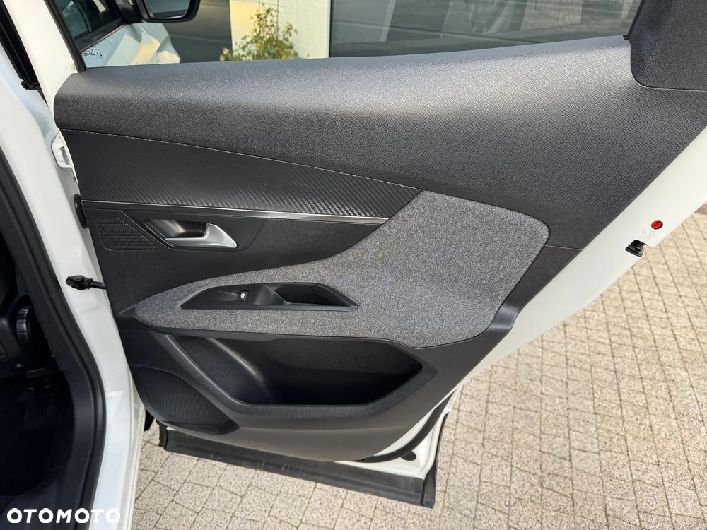 Peugeot 3008 1.5 BlueHDi Allure S&S - 28