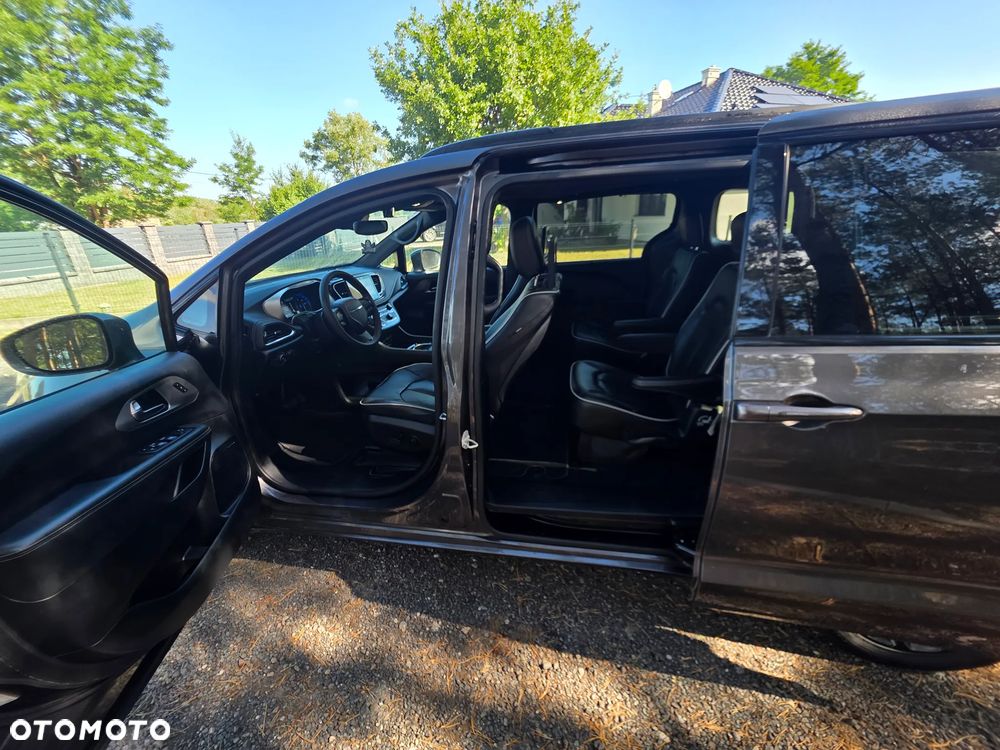 Chrysler Pacifica - 24