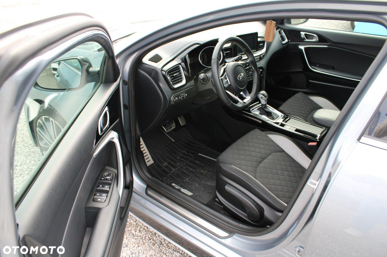 Kia ProCeed - 13