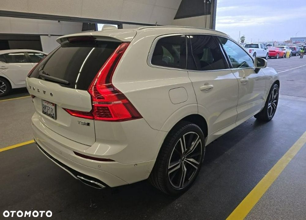 Volvo XC 60 T5 AWD R-Design - 4
