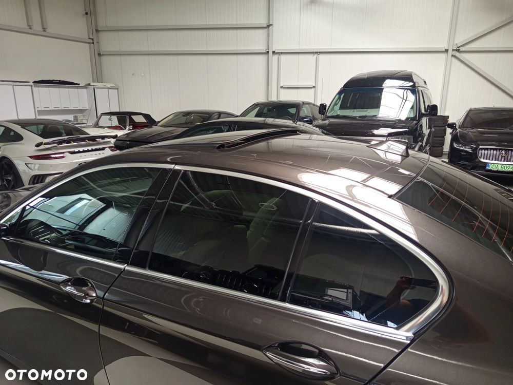 BMW Seria 5 520d xDrive Luxury Line - 7