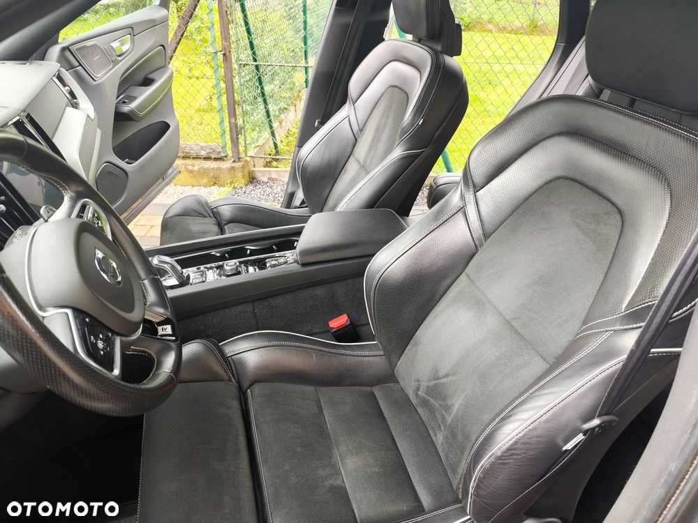 Volvo XC 60 T8 AWD Recharge Geartronic RDesign Expression - 35