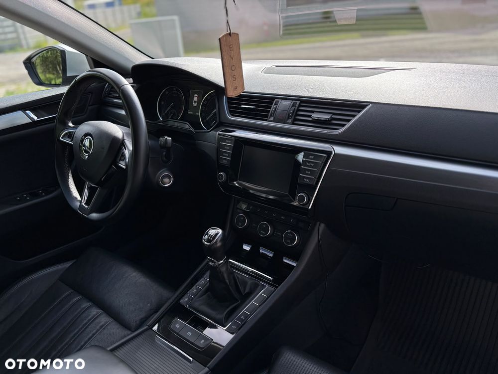 Skoda Superb 2.0 TDI Style - 24