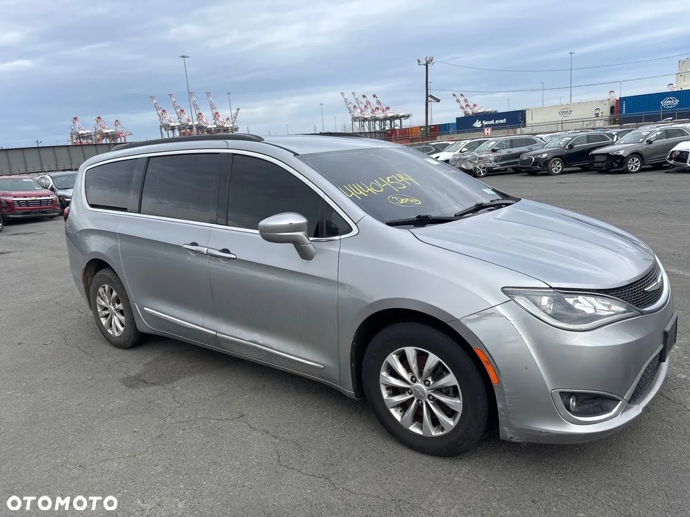 Chrysler Pacifica - 1