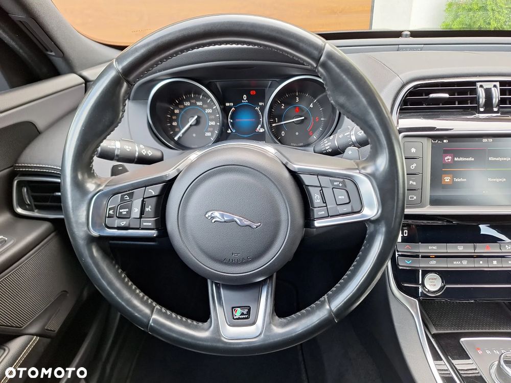 Jaguar XE 20d R-Sport - 23