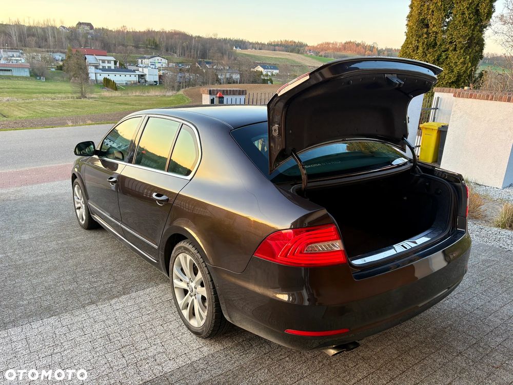 Skoda Superb 2.0 TDI Elegance DSG - 18