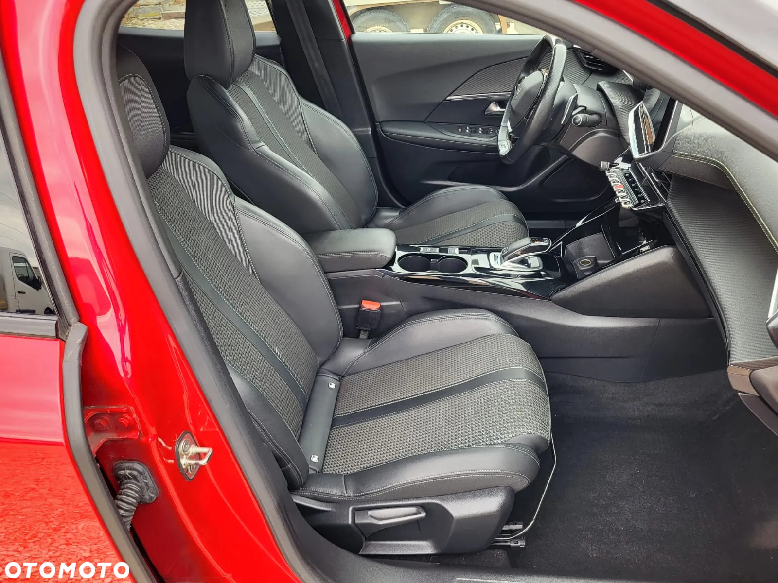 Peugeot 2008 BlueHDi 130 EAT8 GT Pack - 14