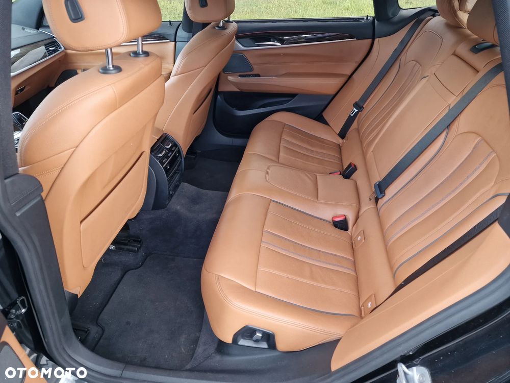 BMW 6GT 640i Luxury Line sport - 8
