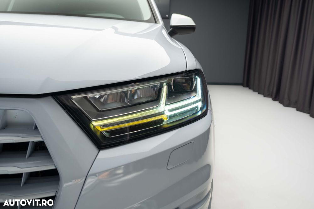 Audi Q7 ver-25t-awd-chequered-flag - 5