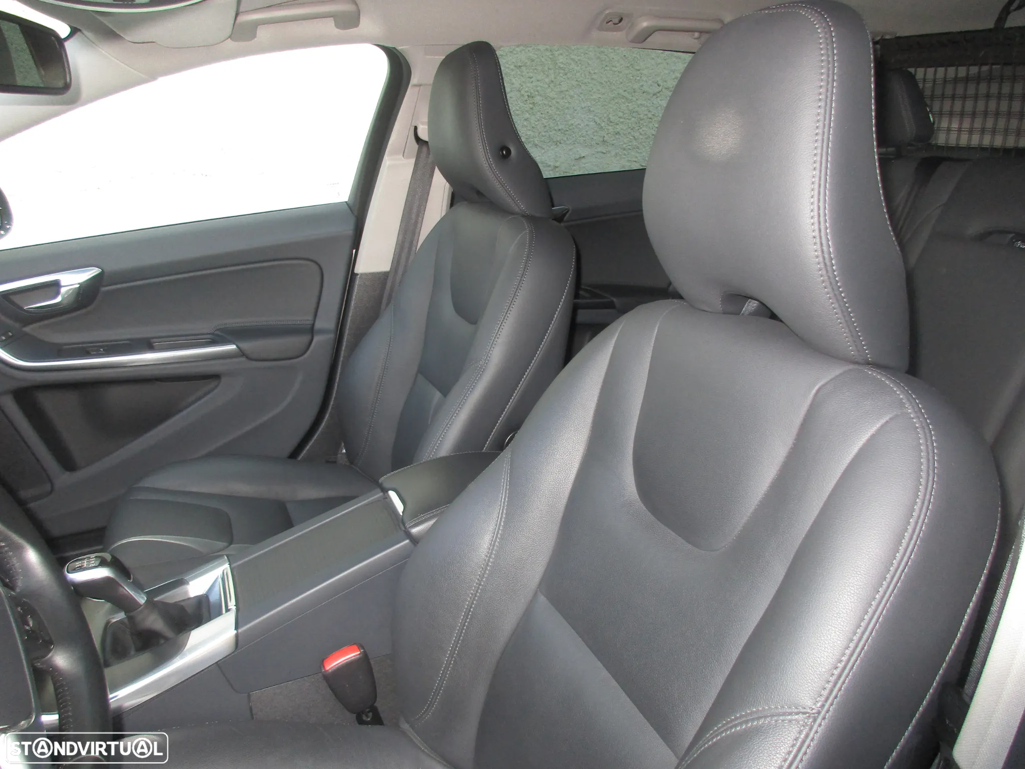 Volvo V60 2.0 D4 Momentum - 30