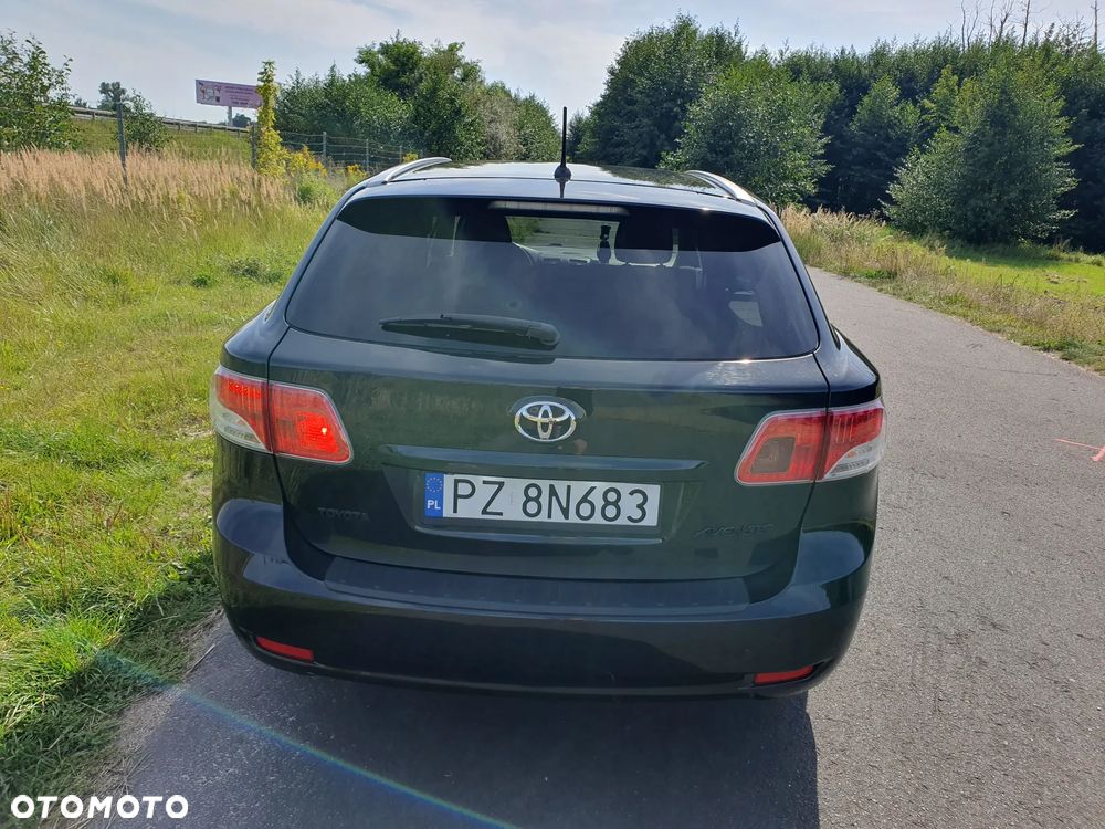 Toyota Avensis 1.8 Sol plus NAVI - 2