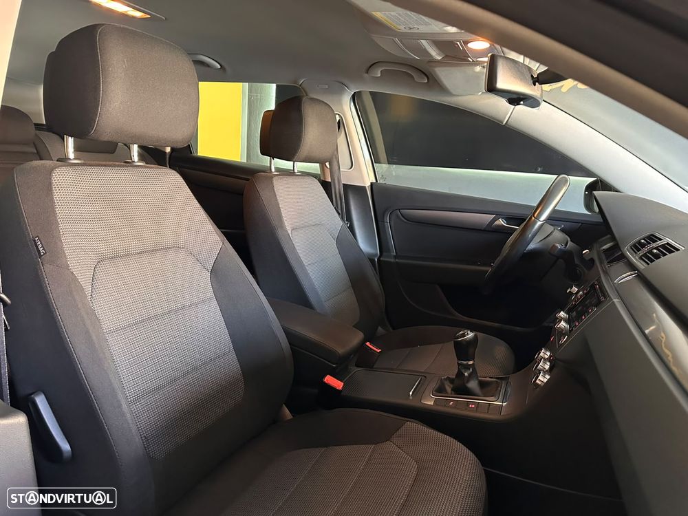 VW Passat Variant 1.6 TDI BlueMotion Comfortline - 32
