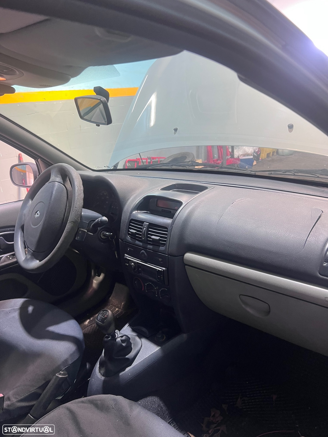 Renault Clio 1.2 16V Confort - 10