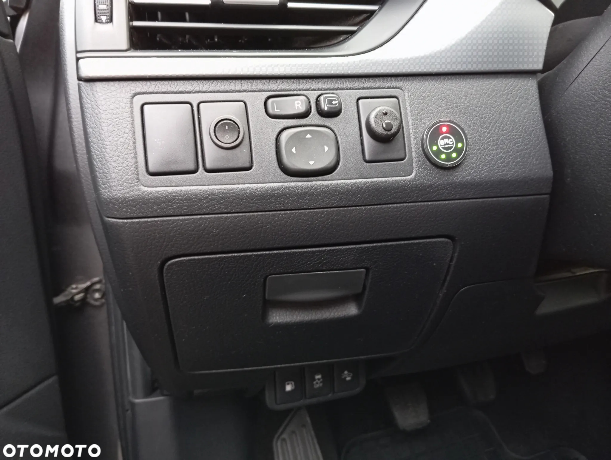 Toyota Avensis 1.8 Prestige - 31