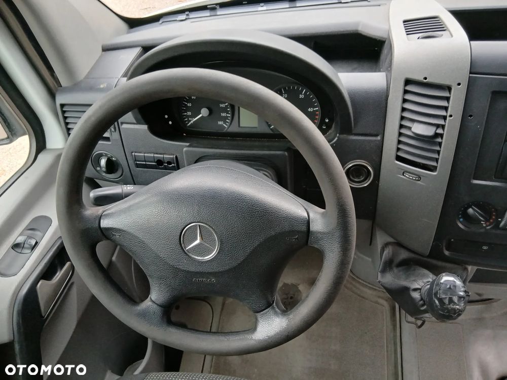 Mercedes-Benz SPRINTER - 24