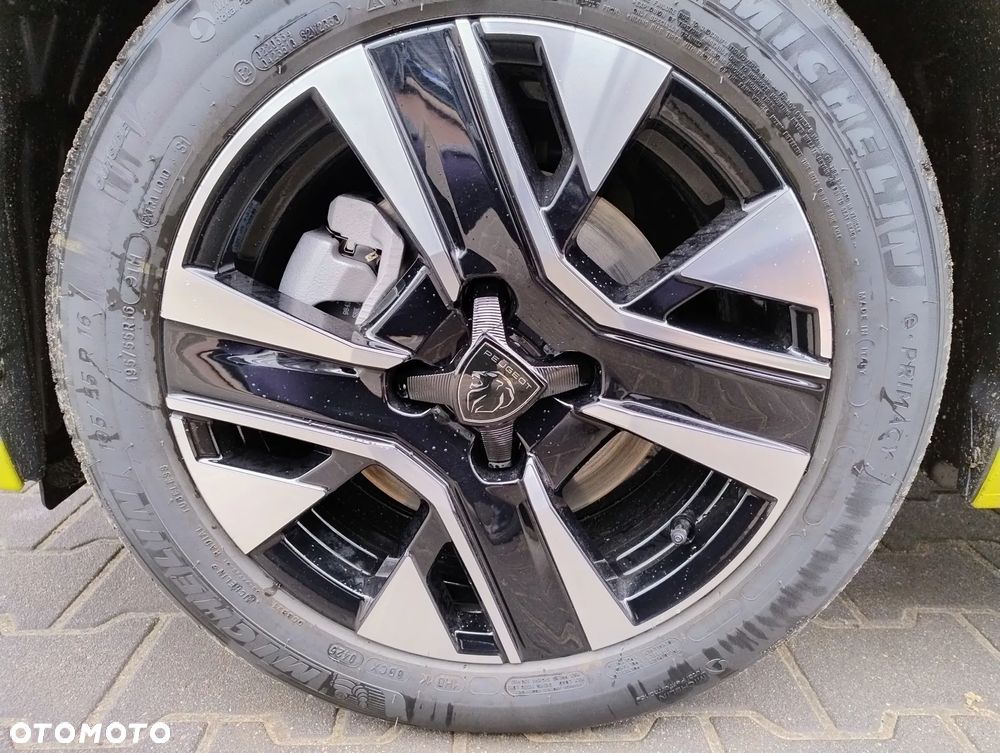 Peugeot 208 Allure - 6