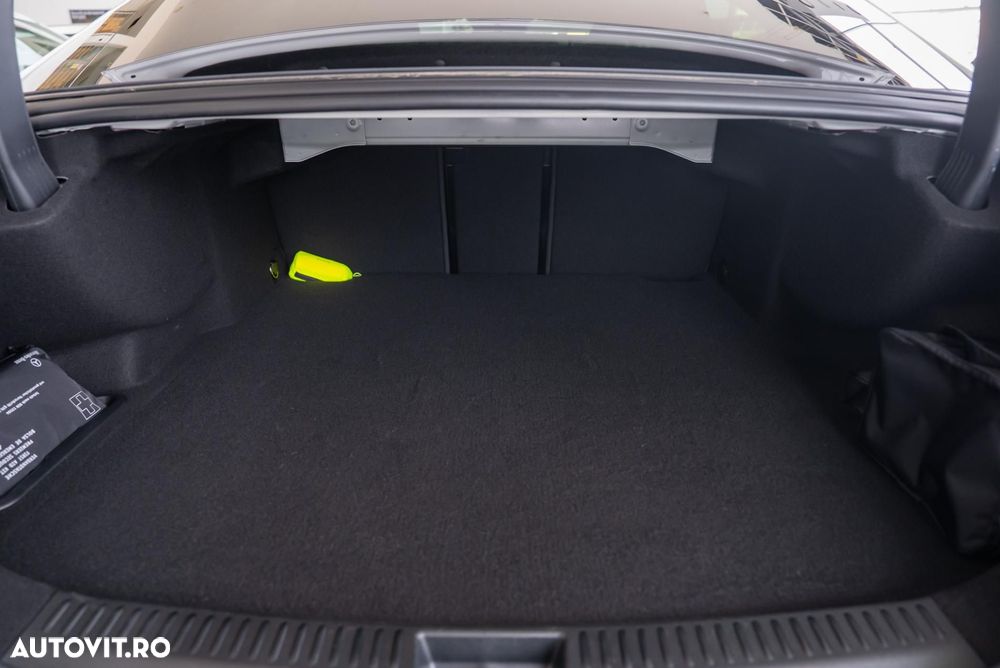 Mercedes-Benz E 300 de 4Matic 9G-TRONIC AMG Line - 13