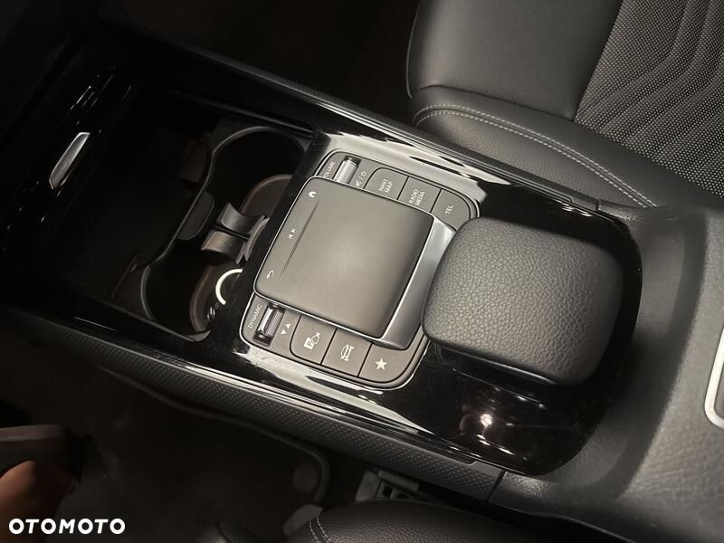 Mercedes-Benz GLB 200 7G-DCT - 17