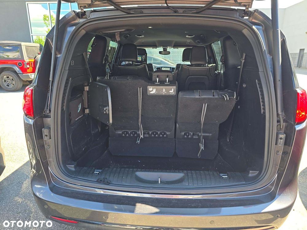 Chrysler Pacifica - 11