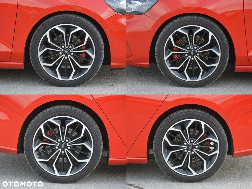 Ford Focus - 36