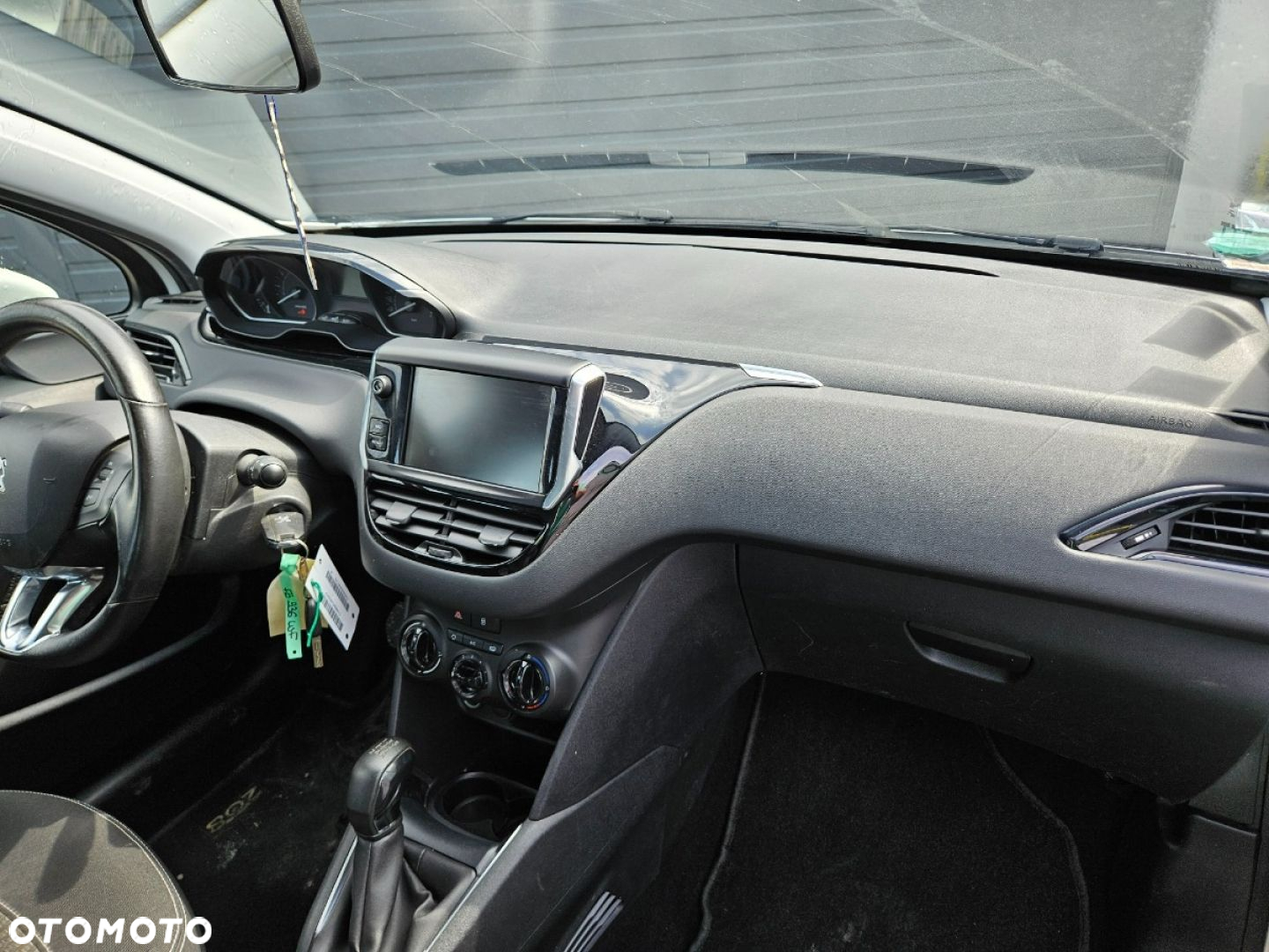 Peugeot 208 - 23