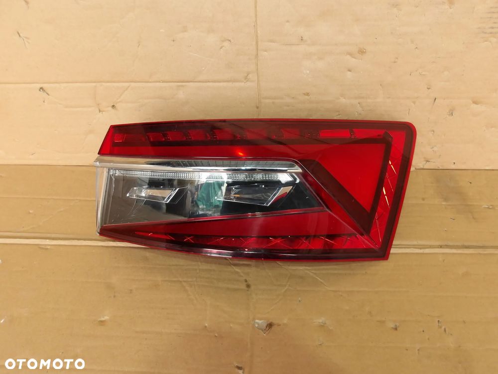 LAMPA PRAWY TYL SKODA SUPERB III SEDAN LIFT 3V5945208C - 2