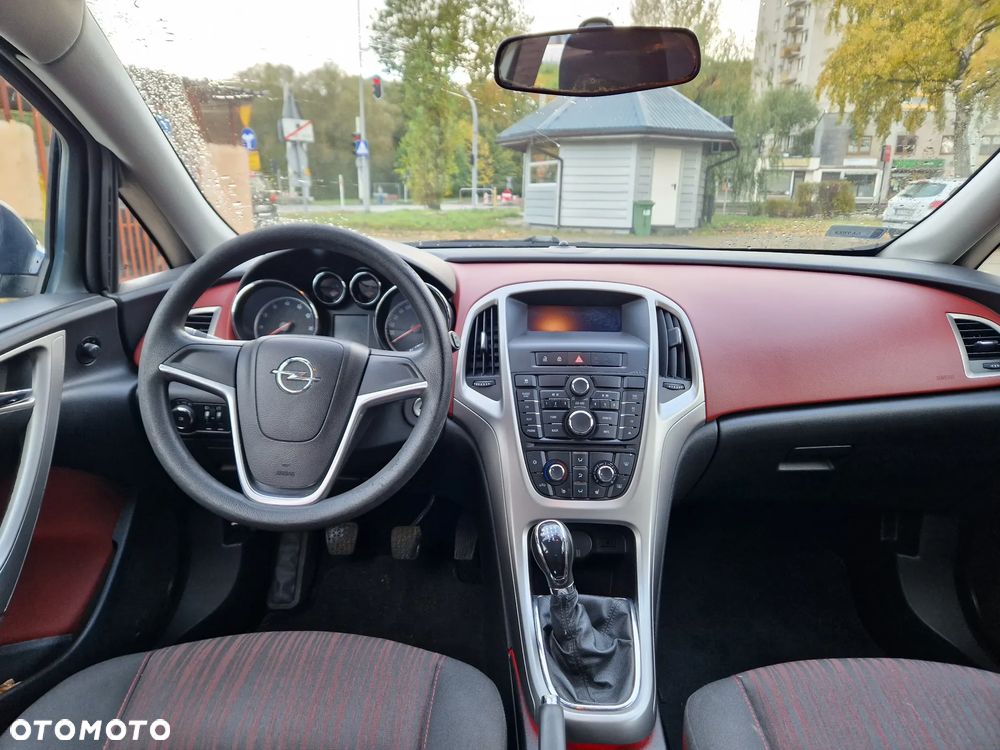 Opel Astra 2010 photo 5
