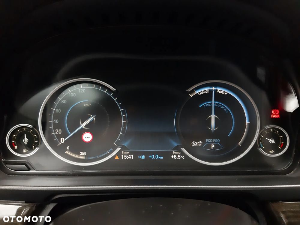 BMW Seria 5 520i Sport-Aut - 24