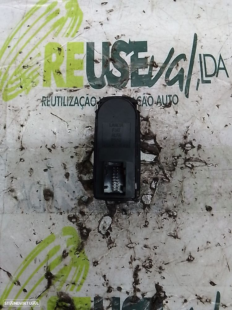 Interruptor Elevador Vidros/ Regulação Espelhos Alfa Romeo Mito (955_) - 2