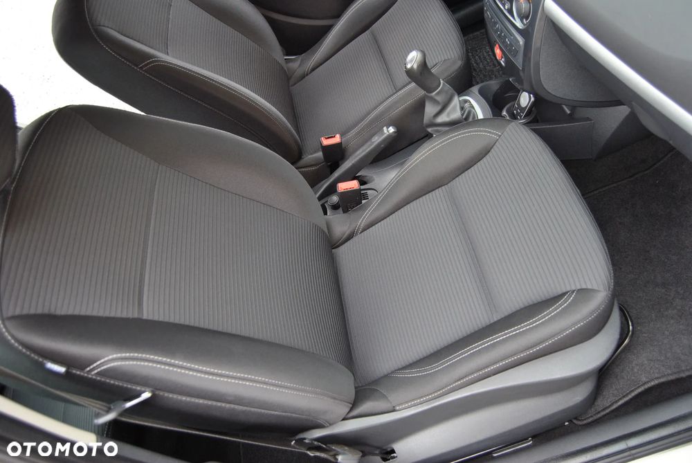 Renault Clio 1.2 16V Limited EU6 - 28