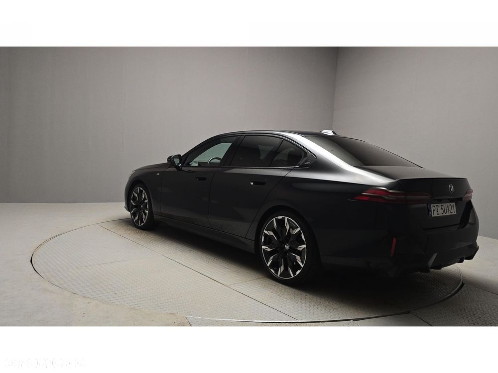 BMW Seria 5 520d xDrive mHEV M Sport - 4