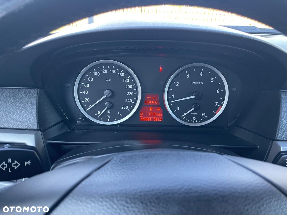 BMW Seria 5 525i Touring - 32